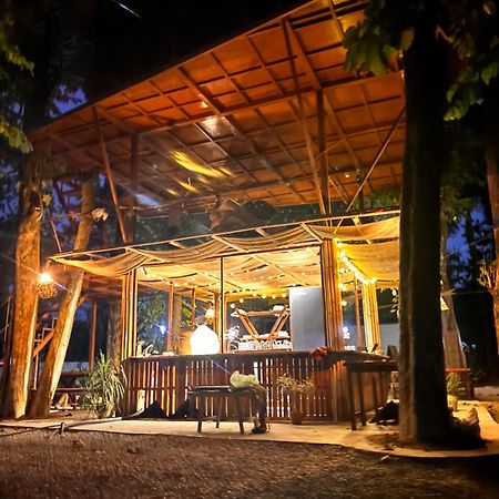 Happy Lemon Tree Lodge Sauraha Exteriér fotografie