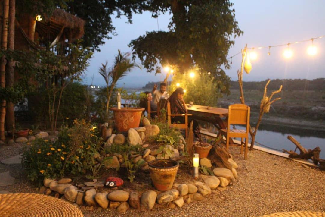 Happy Lemon Tree Lodge Sauraha Exteriér fotografie