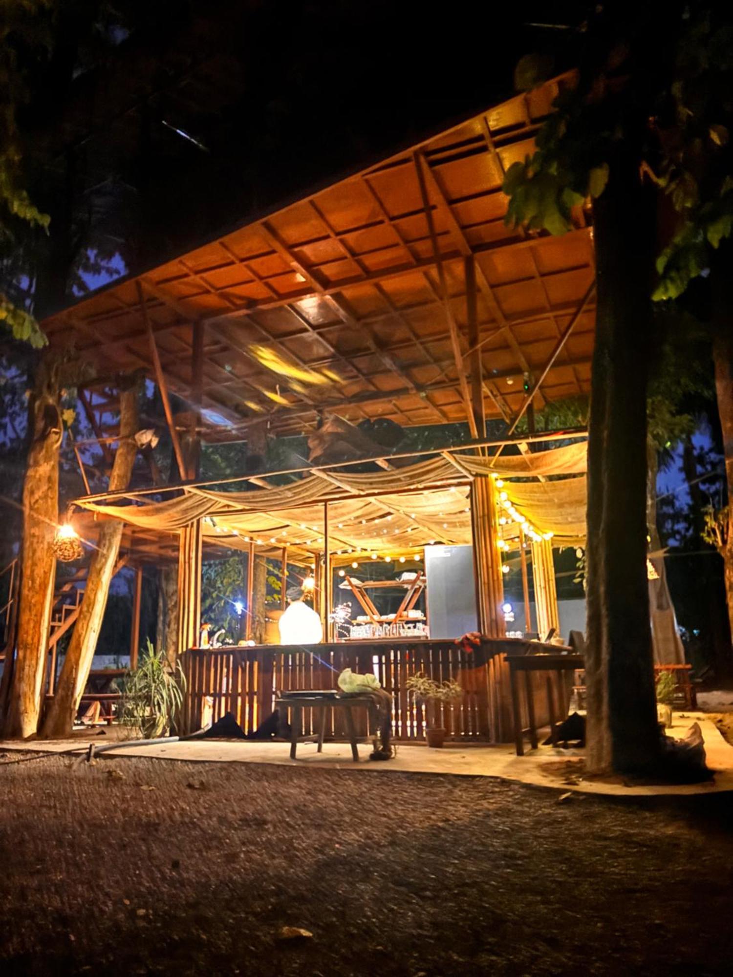 Happy Lemon Tree Lodge Sauraha Exteriér fotografie