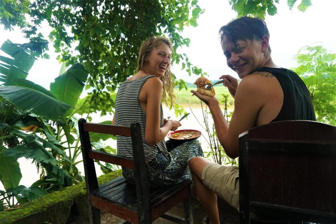 Happy Lemon Tree Lodge Sauraha Exteriér fotografie
