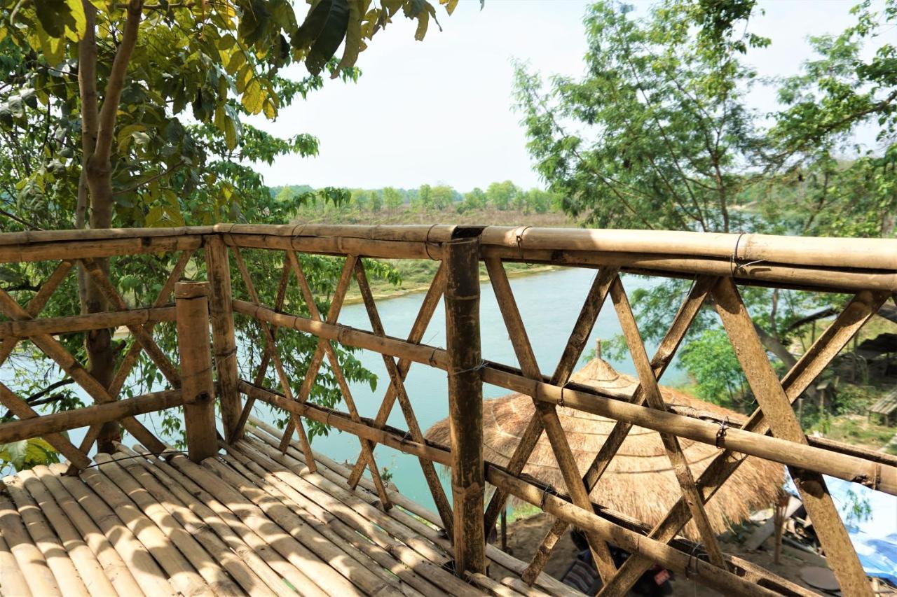 Happy Lemon Tree Lodge Sauraha Exteriér fotografie